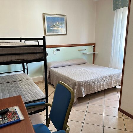 Hotel Svizzera Arma di Taggia Buitenkant foto