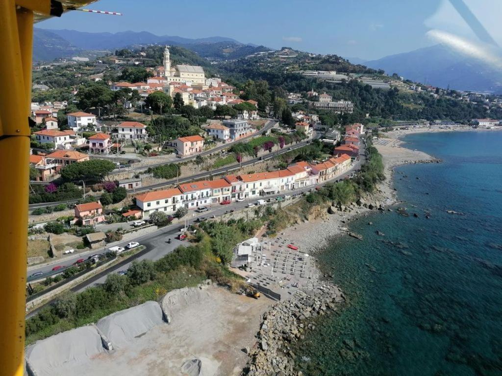 Hotel Svizzera Arma di Taggia Buitenkant foto