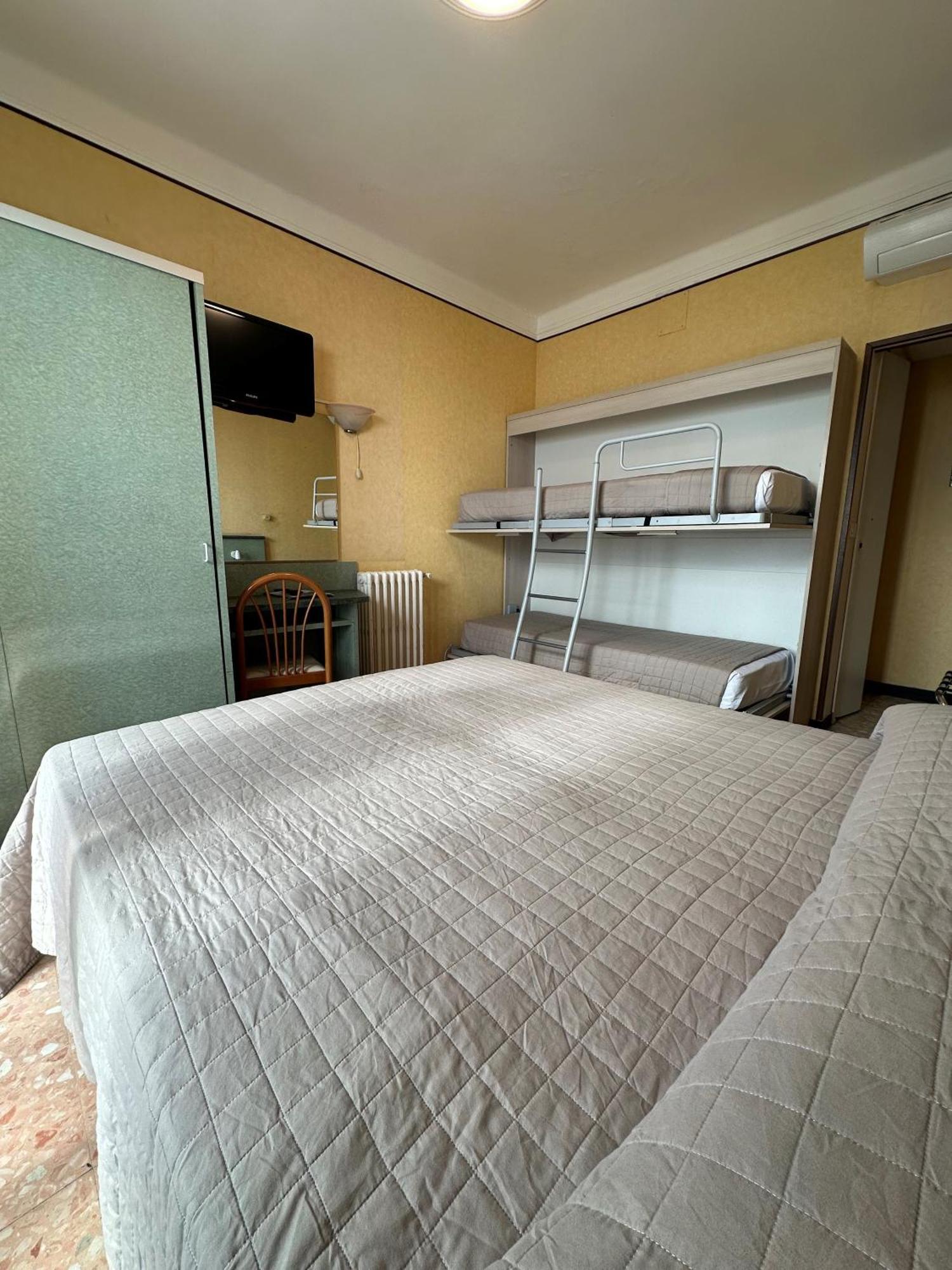 Hotel Svizzera Arma di Taggia Buitenkant foto