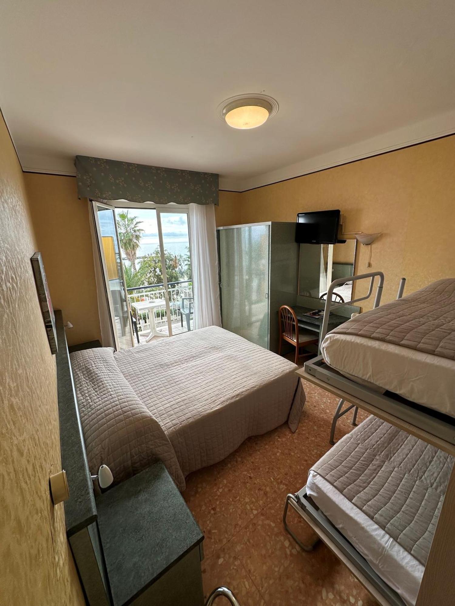Hotel Svizzera Arma di Taggia Buitenkant foto