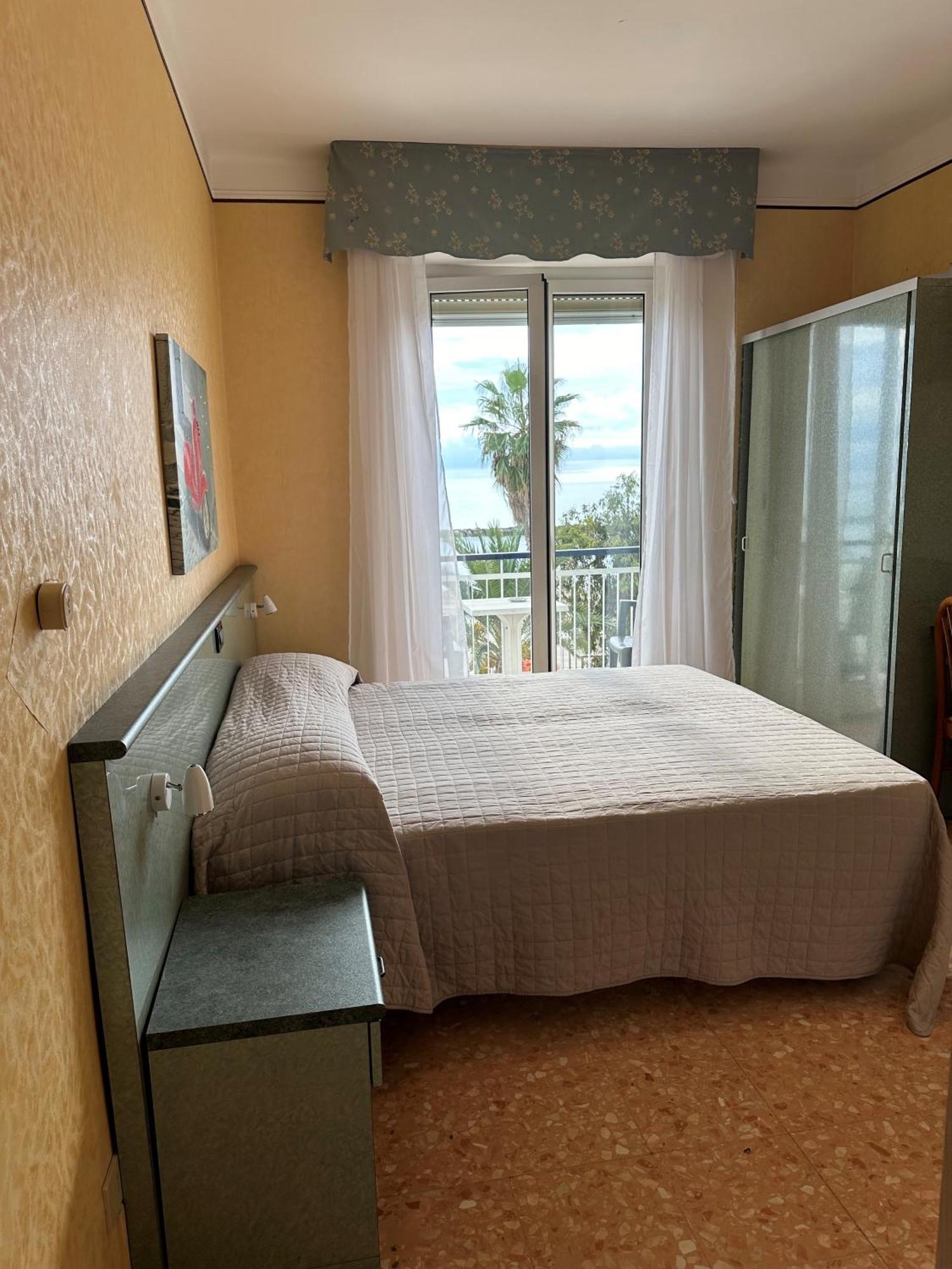 Hotel Svizzera Arma di Taggia Buitenkant foto