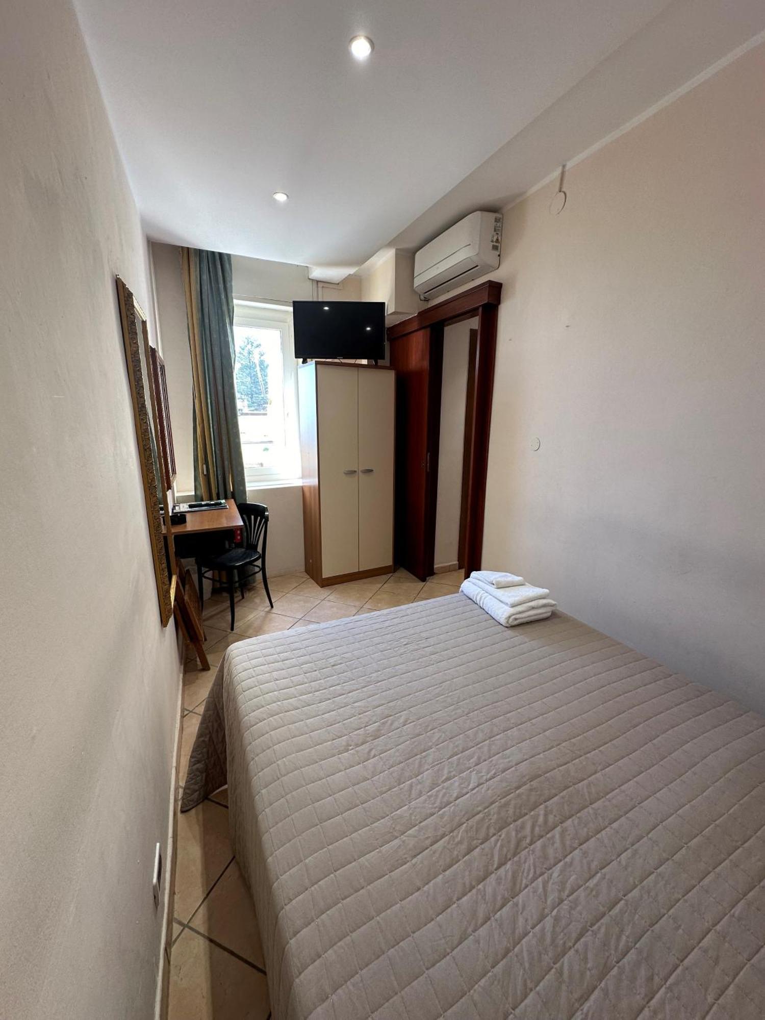 Hotel Svizzera Arma di Taggia Buitenkant foto