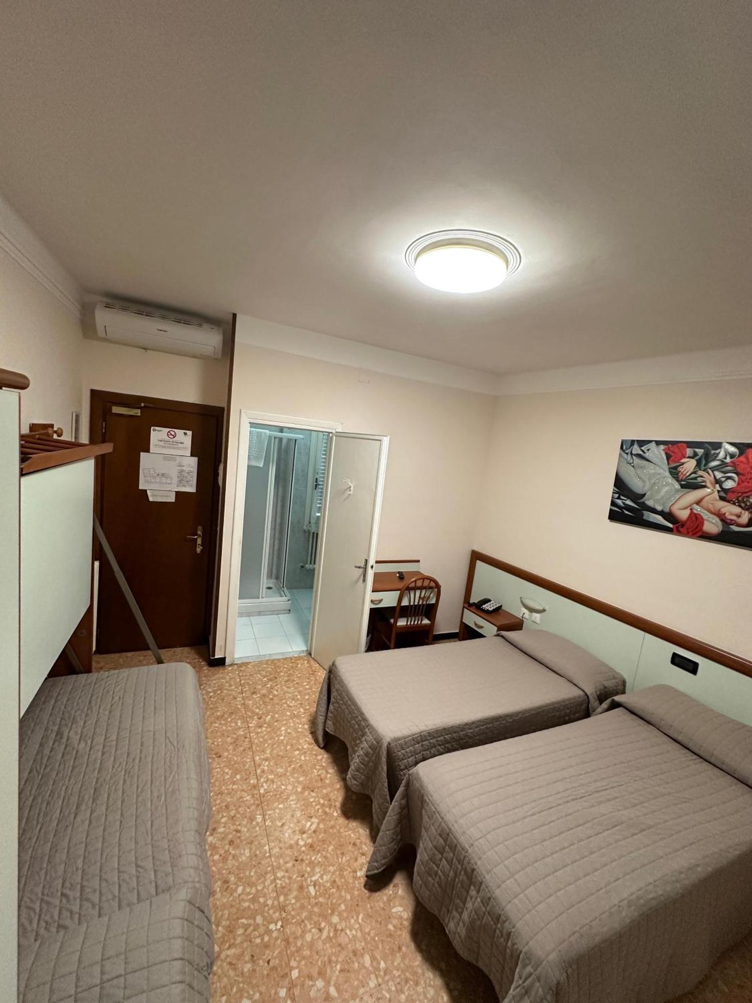 Hotel Svizzera Arma di Taggia Buitenkant foto