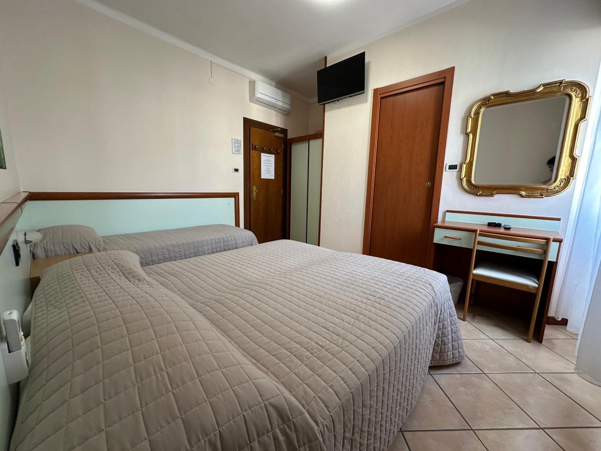 Hotel Svizzera Arma di Taggia Buitenkant foto